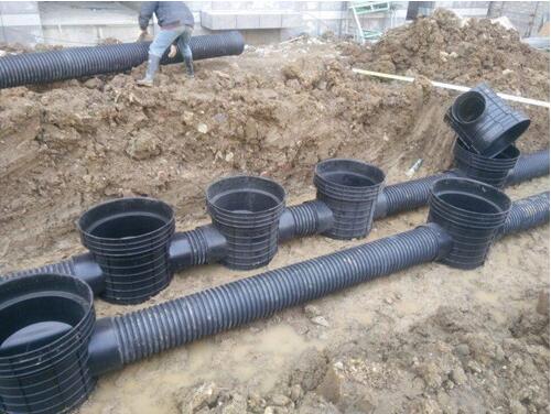 普通排水檢查井比，為何塑料檢查井更適合市政道路工程？
